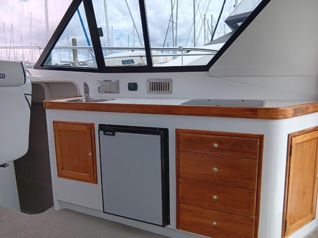 RUM RUNNER: Immaculate 9m Black Cat - Image 15
