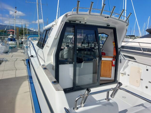 RUM RUNNER: Immaculate 9m Black Cat - Image 9
