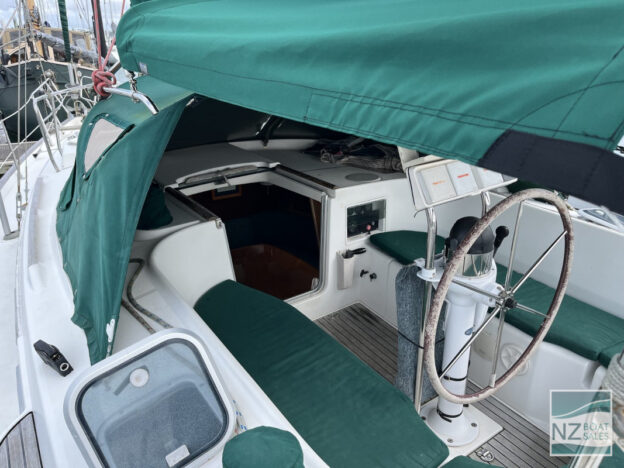 ELLAN VANNIN: Beneteau Oceanis 40 Centre Cockpit Sloop - Image 8