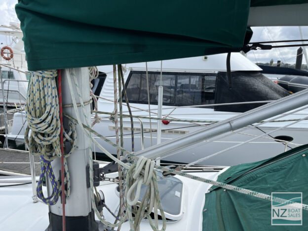 ELLAN VANNIN: Beneteau Oceanis 40 Centre Cockpit Sloop - Image 11