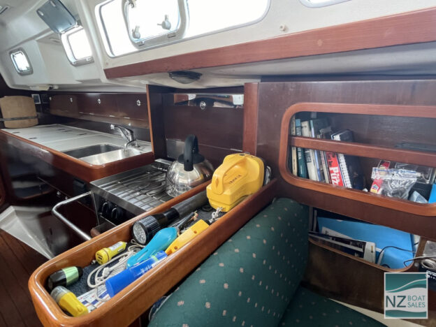 ELLAN VANNIN: Beneteau Oceanis 40 Centre Cockpit Sloop - Image 24