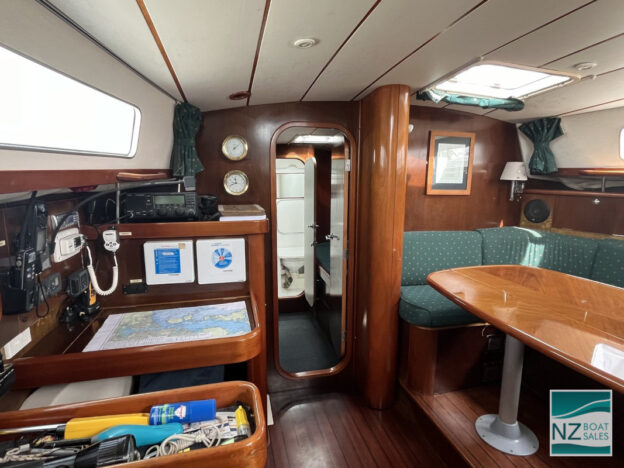 ELLAN VANNIN: Beneteau Oceanis 40 Centre Cockpit Sloop - Image 25