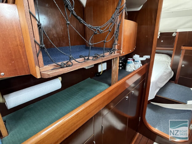 ELLAN VANNIN: Beneteau Oceanis 40 Centre Cockpit Sloop - Image 29