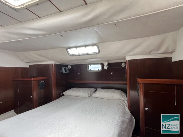 ELLAN VANNIN: Beneteau Oceanis 40 Centre Cockpit Sloop - Image 31