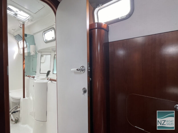 ELLAN VANNIN: Beneteau Oceanis 40 Centre Cockpit Sloop - Image 32