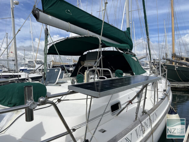 ELLAN VANNIN: Beneteau Oceanis 40 Centre Cockpit Sloop - Image 4