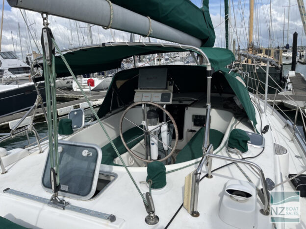 ELLAN VANNIN: Beneteau Oceanis 40 Centre Cockpit Sloop - Image 5