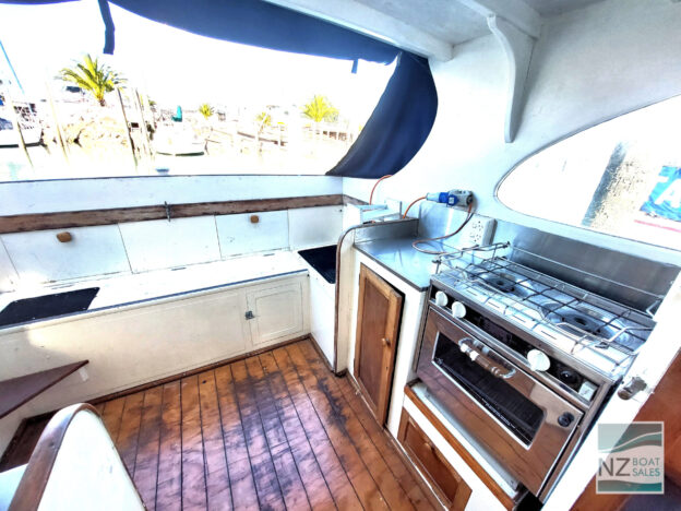 LADY ETHEL: Solid Kauri 34ft 1962 Classic Launch - Image 6