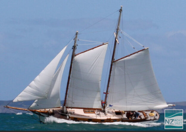 CLARIONET: Howard Chapelle Classic Gaff Rigged Schooner
