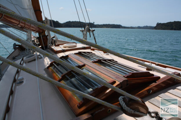 CLARIONET: Howard Chapelle Classic Gaff Rigged Schooner - Image 4