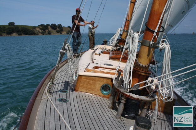 CLARIONET: Howard Chapelle Classic Gaff Rigged Schooner - Image 5