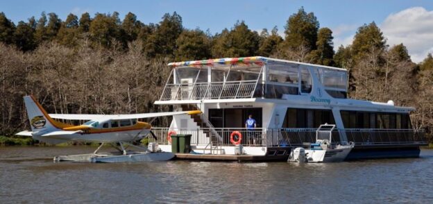 DISCOVERY 1: Luxury 72ft Waikato River Boat in Charter - Image 4