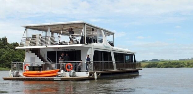 DISCOVERY 1: Luxury 72ft Waikato River Boat in Charter - Image 5