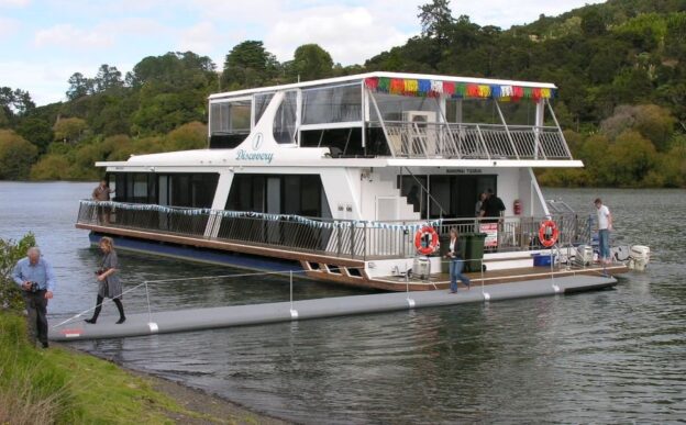 DISCOVERY 1: Luxury 72ft Waikato River Boat in Charter - Image 6