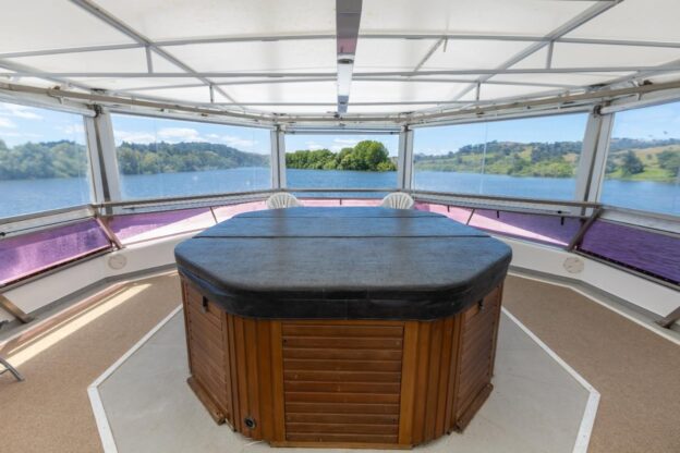 DISCOVERY 1: Luxury 72ft Waikato River Boat in Charter - Image 10