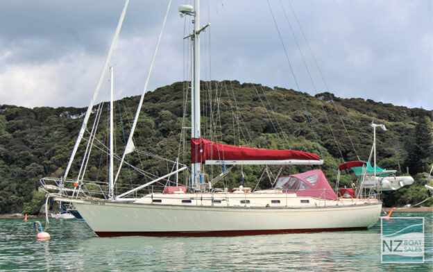 KAMA LUA: Island Packet 44