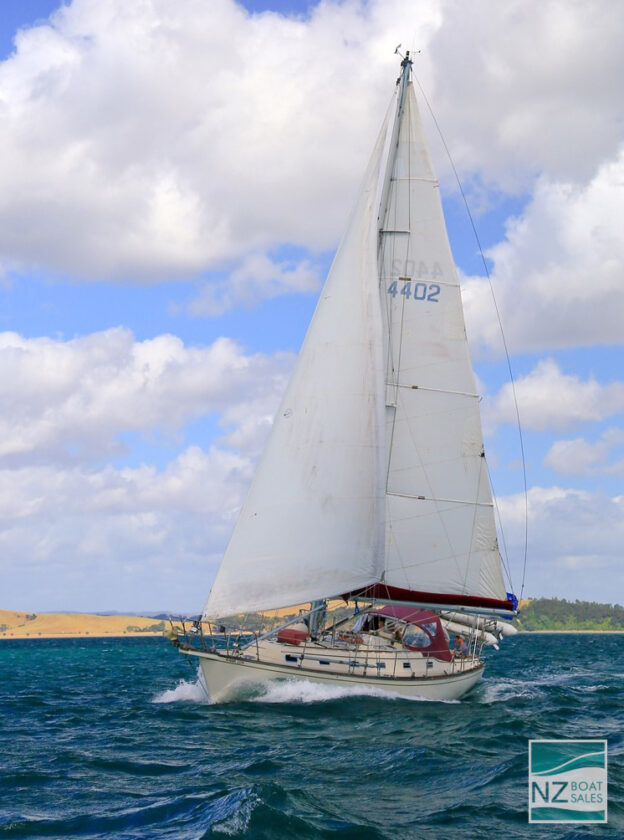 KAMA LUA: Island Packet 44 - Image 2