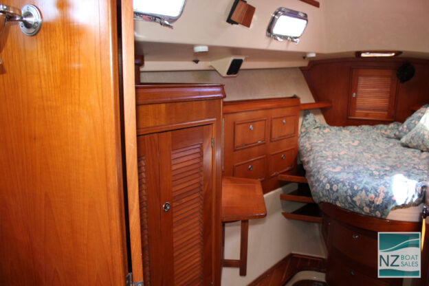 KAMA LUA: Island Packet 44 - Image 25
