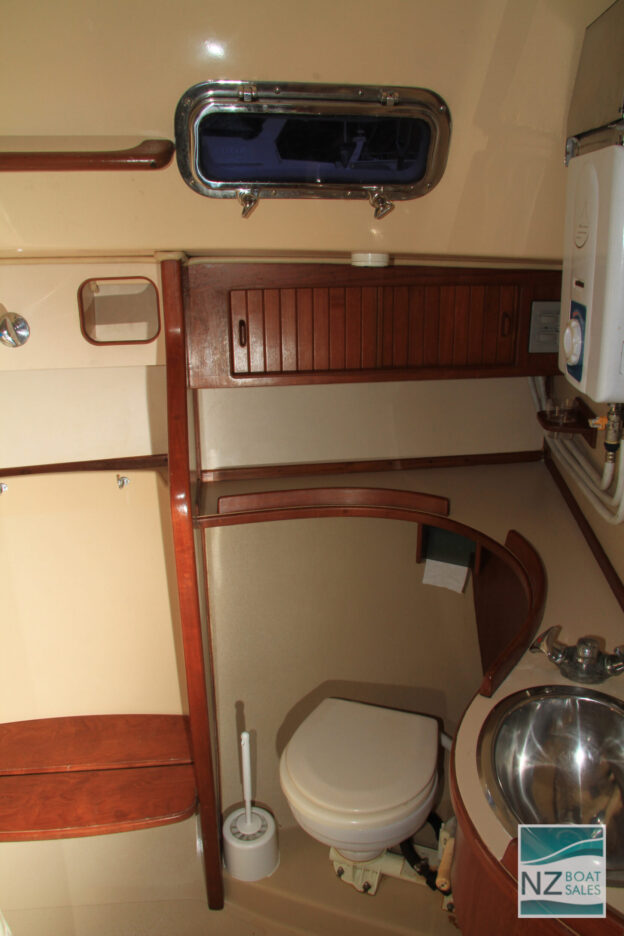 KAMA LUA: Island Packet 44 - Image 29