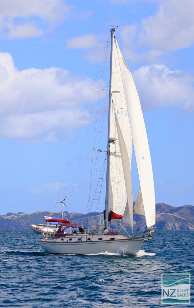 KAMA LUA: Island Packet 44 - Image 3