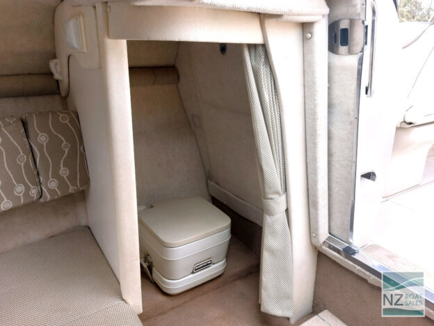 SeaRay 215 Weekender - 2004, tidy, low hrs - Image 11