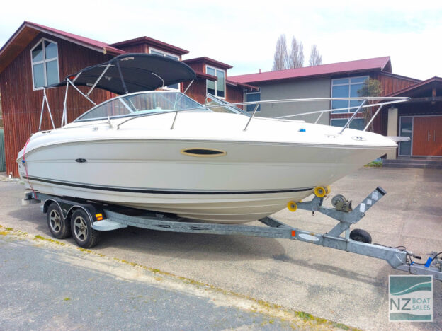 SeaRay 215 Weekender - 2004, tidy, low hrs - Image 2