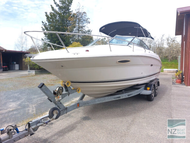SeaRay 215 Weekender - 2004, tidy, low hrs - Image 3