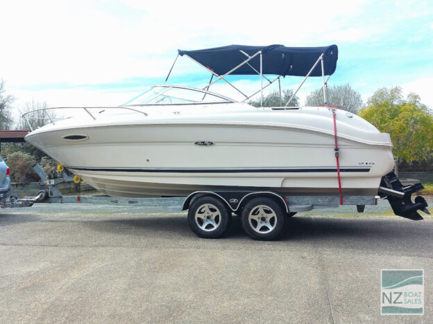 SeaRay 215 Weekender - 2004, tidy, low hrs - Image 4