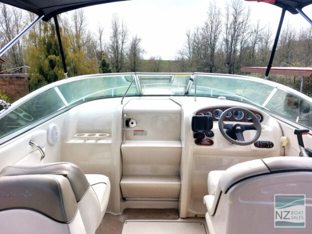 SeaRay 215 Weekender - 2004, tidy, low hrs - Image 7