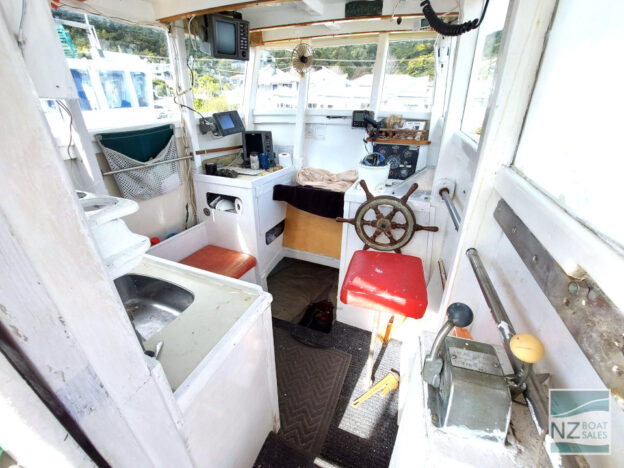 Lady HR- tidy, simple 31ft kauri fishing boat - Image 8