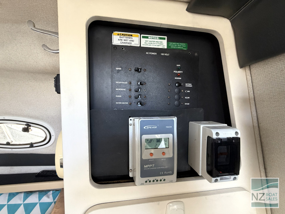 TNT: 28ft Carver with Volvo KAD43 - Image 10