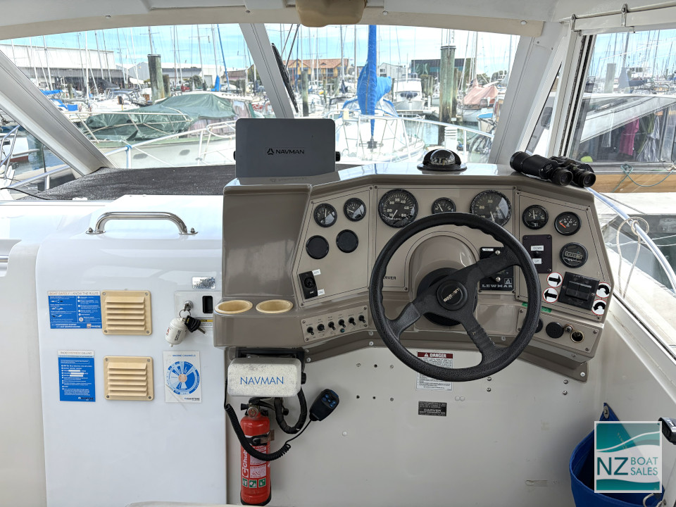 TNT: 28ft Carver with Volvo KAD43 - Image 3