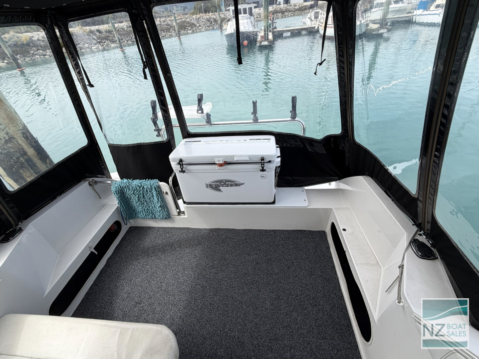 TNT: 28ft Carver with Volvo KAD43 - Image 4