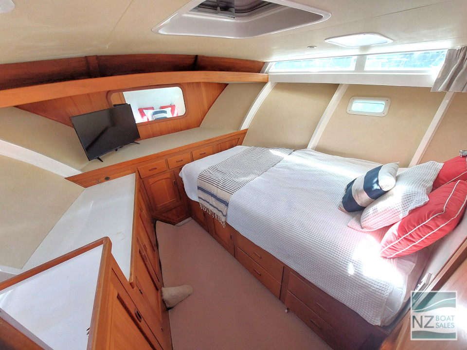 Bentley: immaculate 1979 50ft Pelin- well named! - Image 16