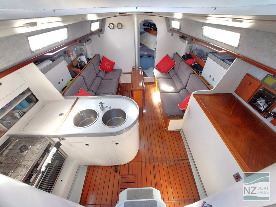Fait Accompli: very tidy 1990 Beneteau Moorings 38 - Image 11