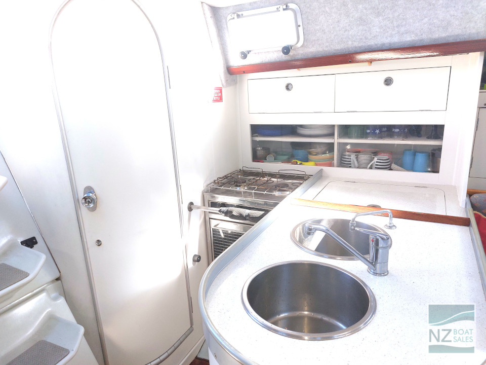 Fait Accompli: very tidy 1990 Beneteau Moorings 38 - Image 13