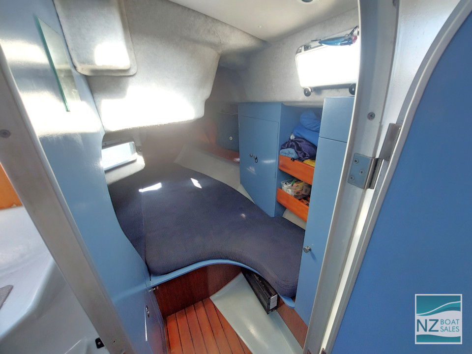 Fait Accompli: very tidy 1990 Beneteau Moorings 38 - Image 16