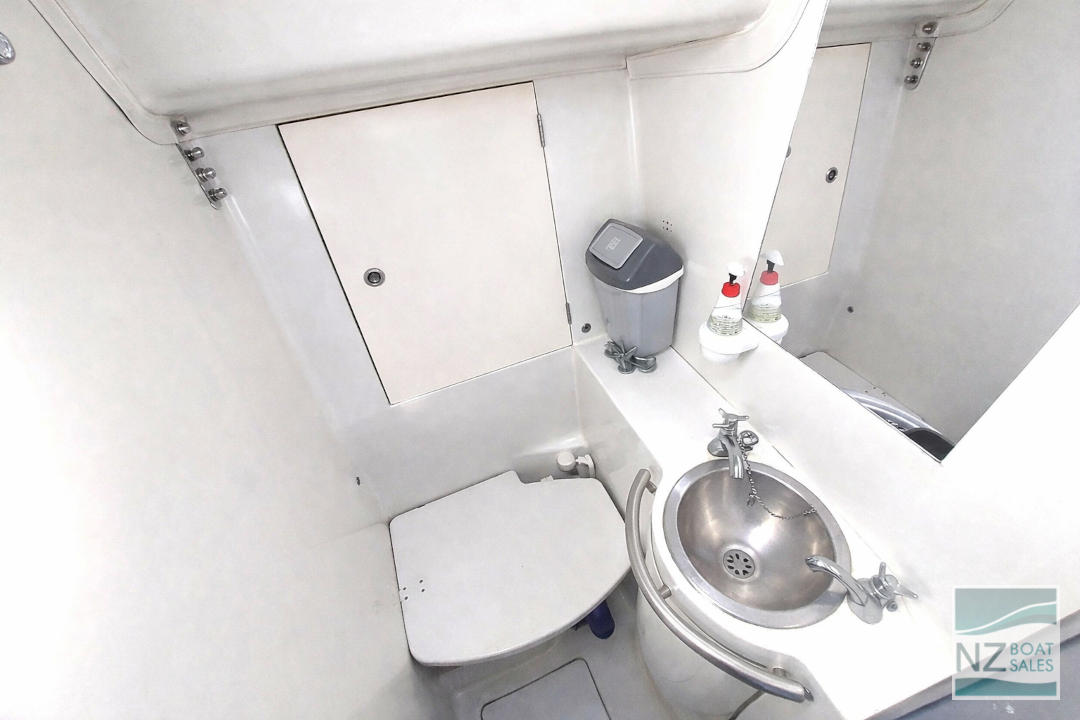 Fait Accompli: very tidy 1990 Beneteau Moorings 38 - Image 17