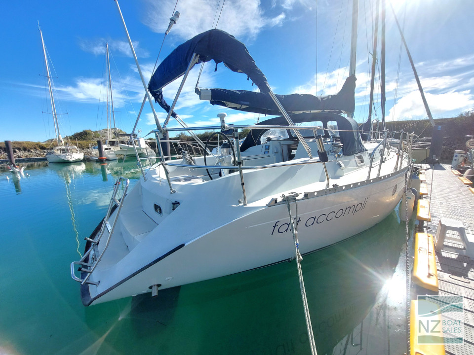 Fait Accompli: very tidy 1990 Beneteau Moorings 38 - Image 5