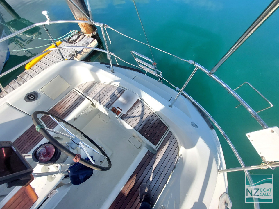 Fait Accompli: very tidy 1990 Beneteau Moorings 38 - Image 8