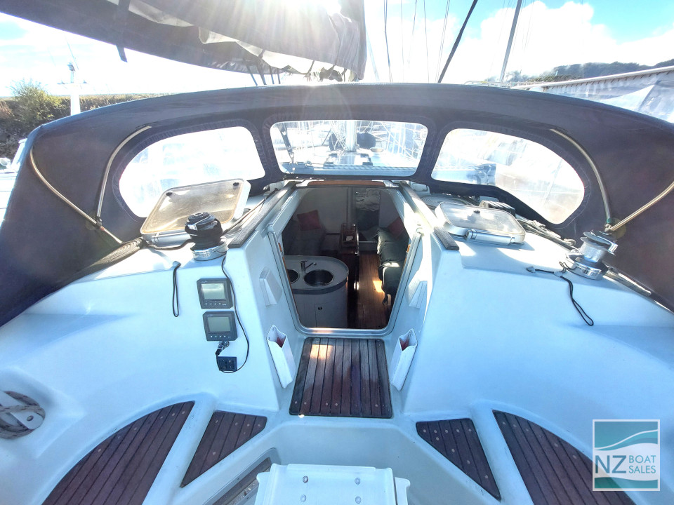 Fait Accompli: very tidy 1990 Beneteau Moorings 38 - Image 10