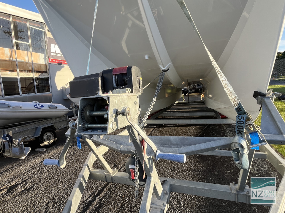 Paradigm Shift – Dan Leech Custom Power Cat – Near-New on Trailer - Image 4