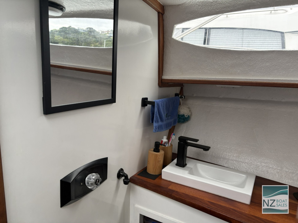 Blue Lagoon — Jim Young Vindex 32, in lovely condition - Image 21