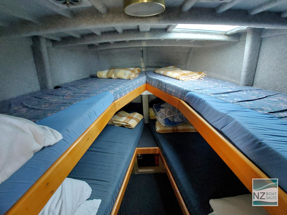 Seacrest — Tidy 1980 Hartley 30 Sounds Cruiser - Image 10