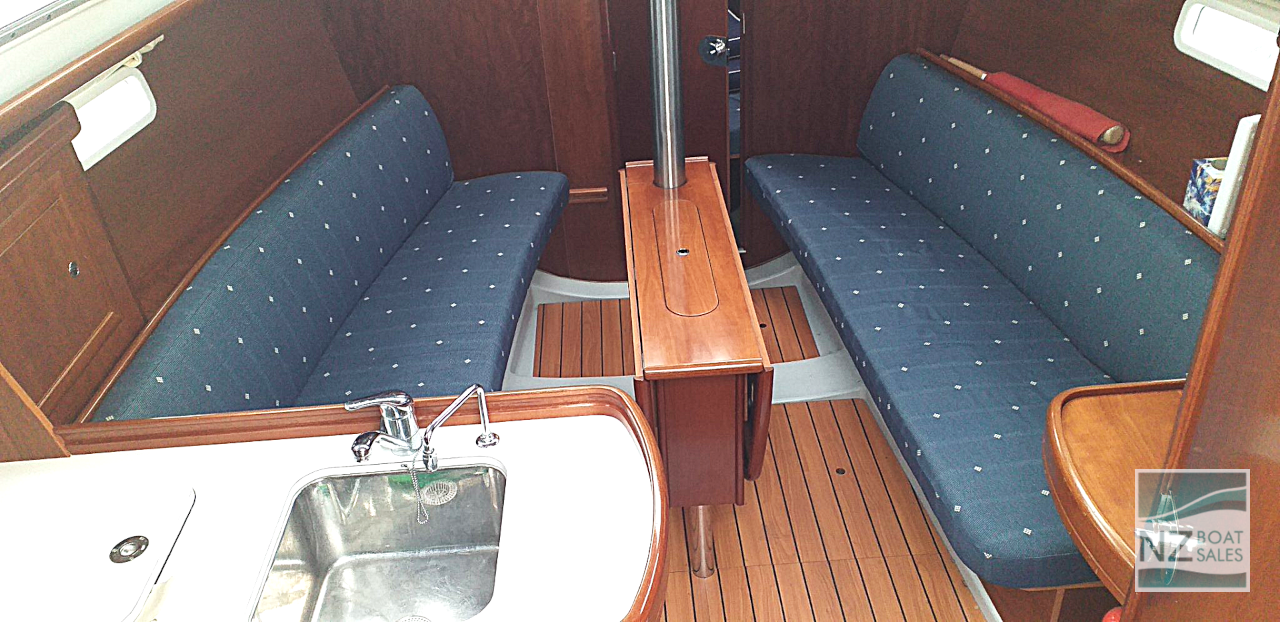 Beneteau Oceanis 323 — Versatile Cruising and Club Racing - Image 24
