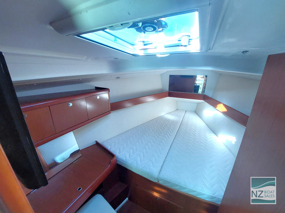Sailfish — Tidy 2012 Beneteau Oceanis 37 - Image 10