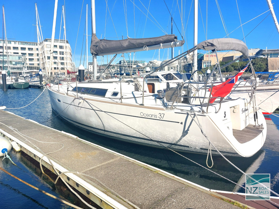 Sailfish — Tidy 2012 Beneteau Oceanis 37 - Image 4