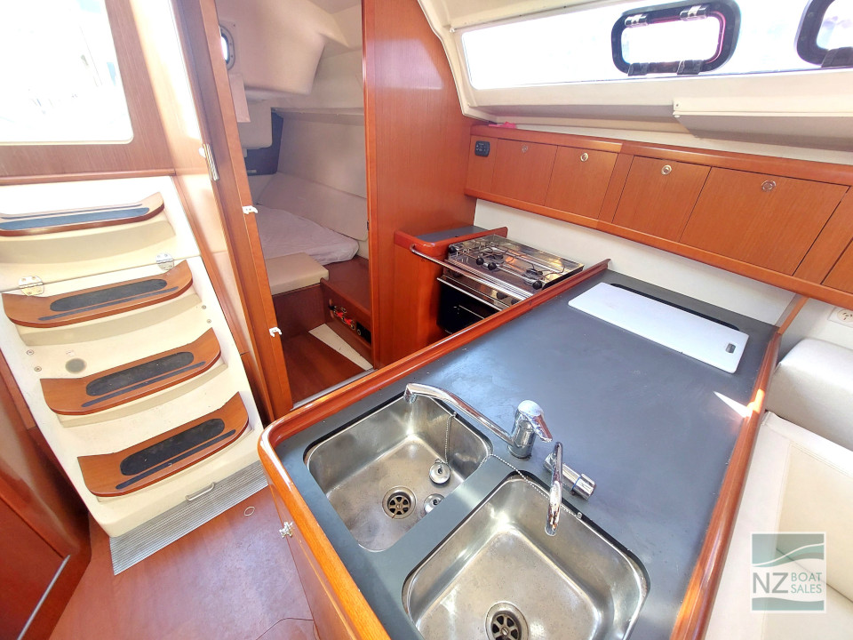 Sailfish — Tidy 2012 Beneteau Oceanis 37 - Image 7